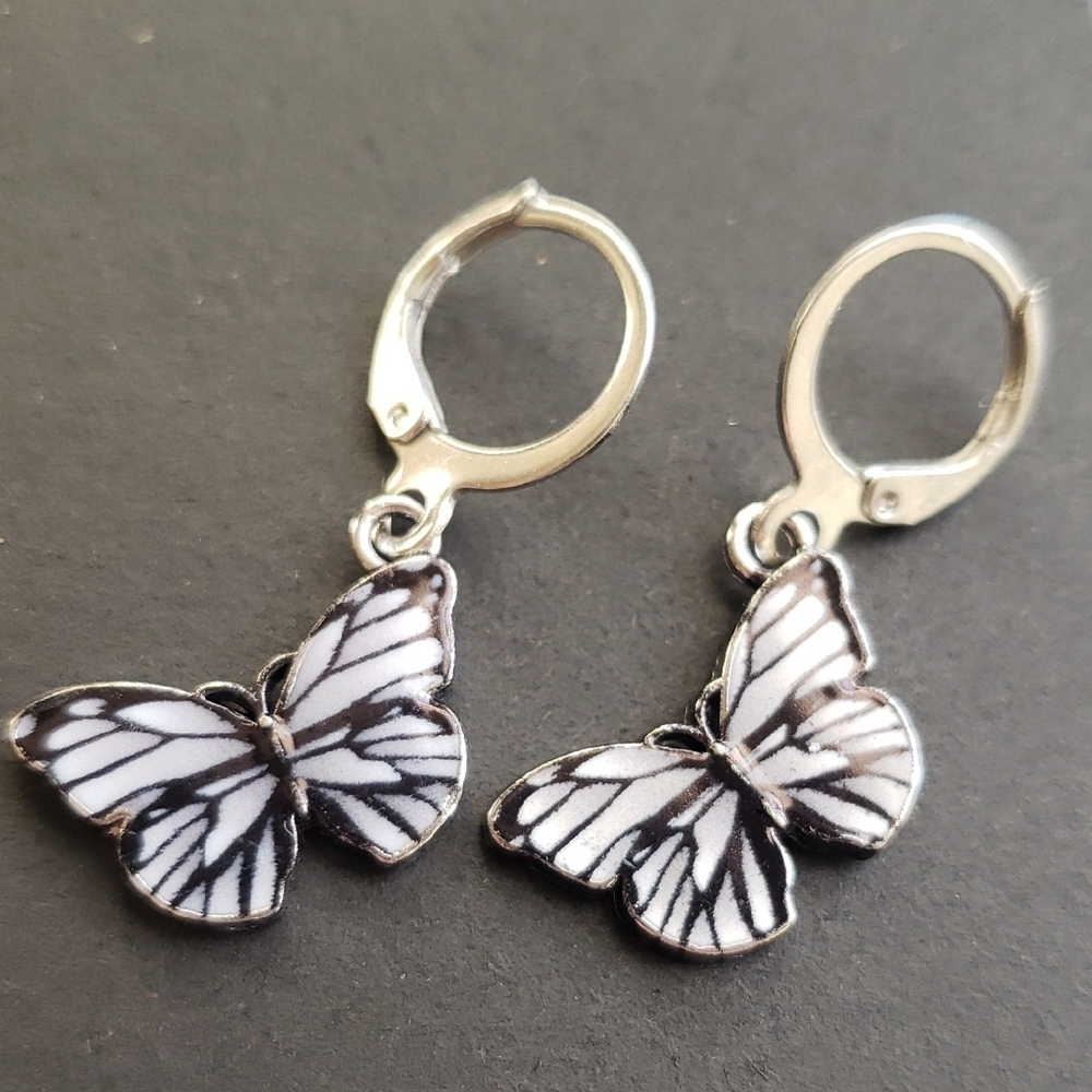 Black/White Butterfly Earrings 🦋